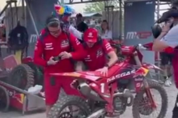 Video: Prado’s pit-stop!