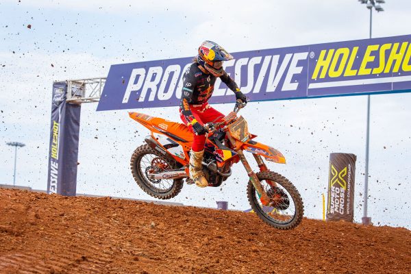 Plessinger battling shoulder injury