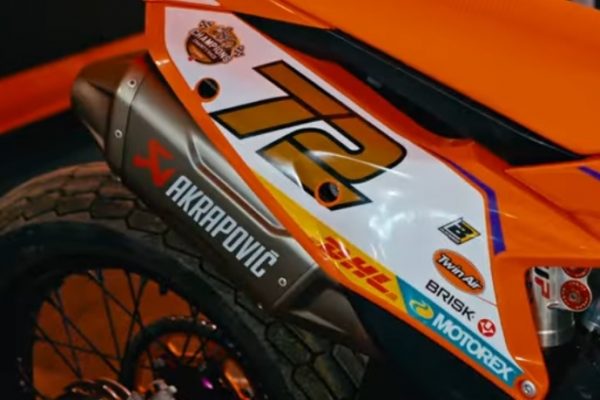 Watch Everts and Smets racing EICMA flat track charity legends race with Stoner and more!