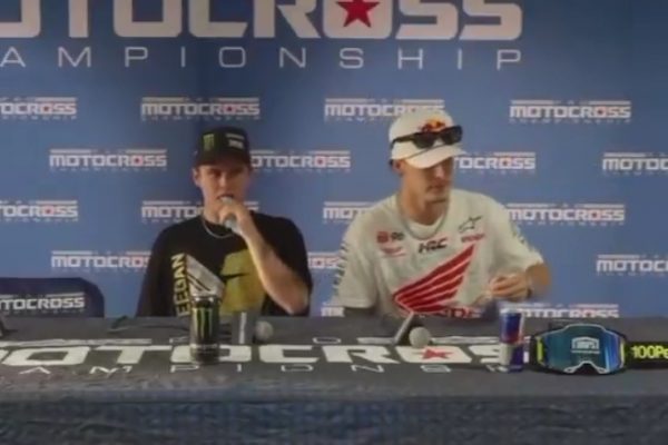 Video: When Deegan asks who wants to sit next to “the king” – Jett Lawrence steps up!