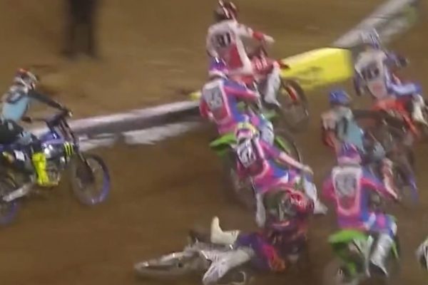 Video: Vohland injured after practice start crash!