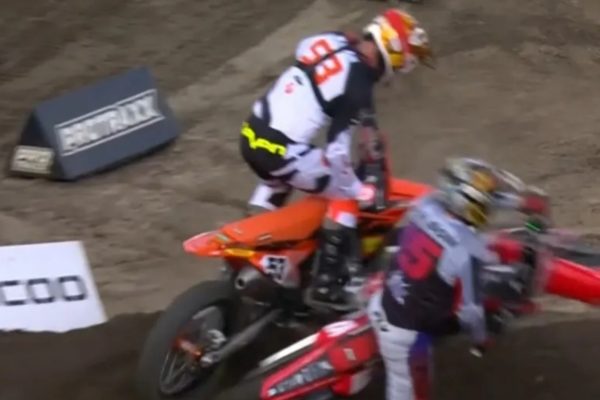 Video: Wilson and Walsh bang bars in Australian Supercross