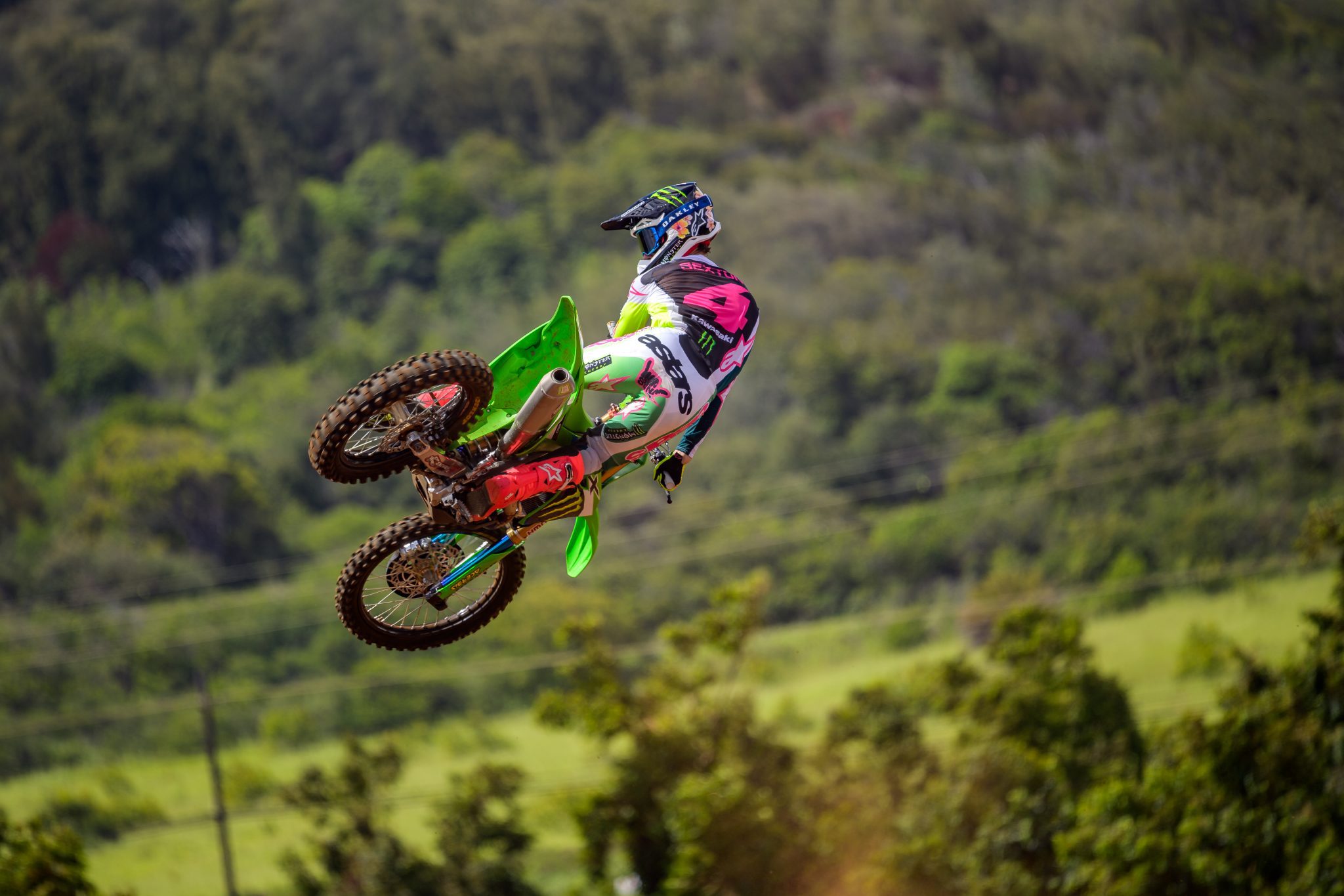 Tim Gajser injured – huge crash! – GateDrop.com