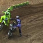 Video: Roczen crashes passing Tomac